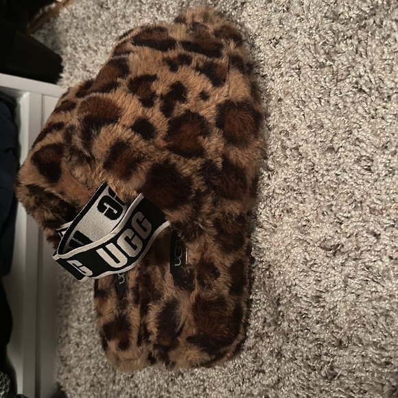 UGG Fluff Yeah leopard print (used) - Picture 2 of 3